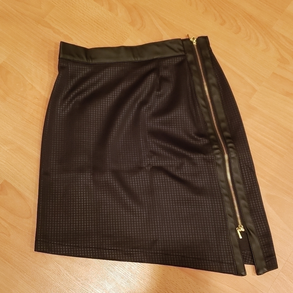 Ambigante Black Faux Leather & Plaid Pencil Skirt - Size 38
